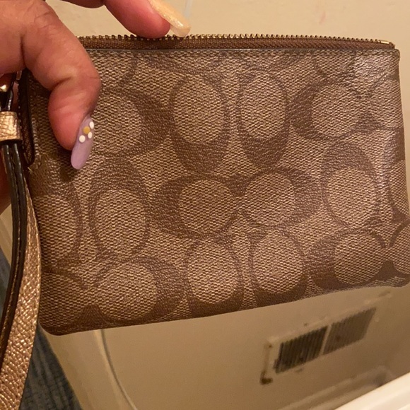 Coach wristlet used a few times - Picture 2 of 3